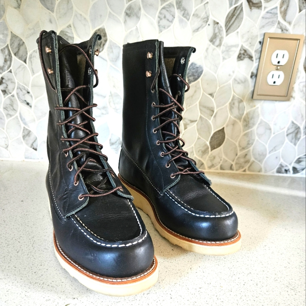 Red Wing Shoe 9.5 Womens Heritage 8-inch Winter Moc